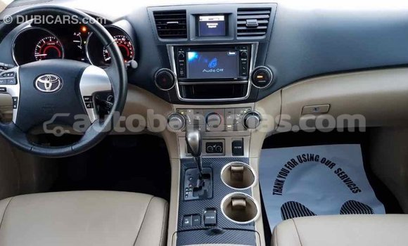Buy Import Toyota Highlander Green Car in Import - Dubai in Abaco Buy Import Toyota Highlander Green Car in Import - Dubai in Abaco