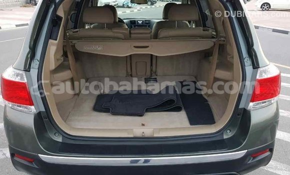 Buy Import Toyota Highlander Green Car in Import - Dubai in Abaco Buy Import Toyota Highlander Green Car in Import - Dubai in Abaco