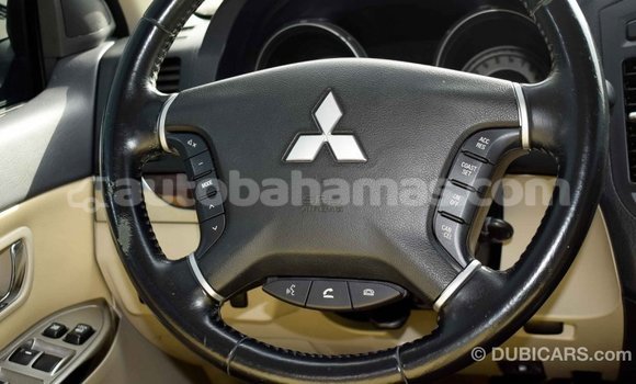 Buy Import Mitsubishi Pajero White Car in Import - Dubai in Abaco