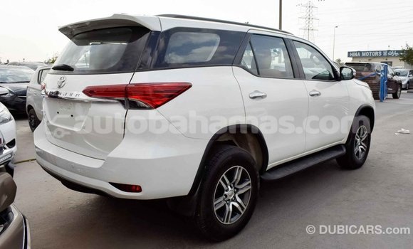 Buy Import Toyota Fortuner White Car in Import - Dubai in Abaco Buy Import Toyota Fortuner White Car in Import - Dubai in Abaco