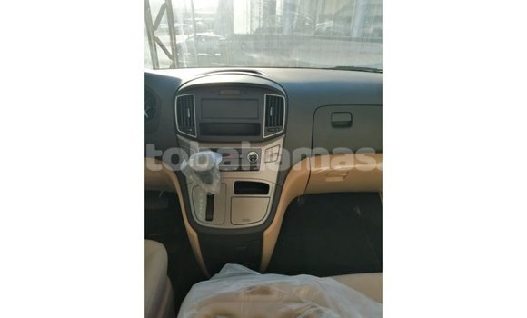 Buy Import Hyundai Accent White Car in Import - Dubai in Abaco Buy Import Hyundai Accent White Car in Import - Dubai in Abaco
