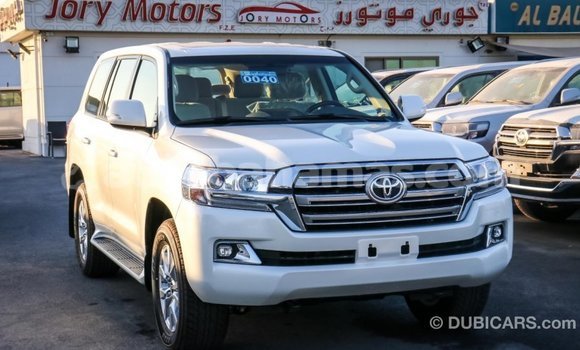 Buy Import Toyota Land Cruiser White Car in Import - Dubai in Abaco