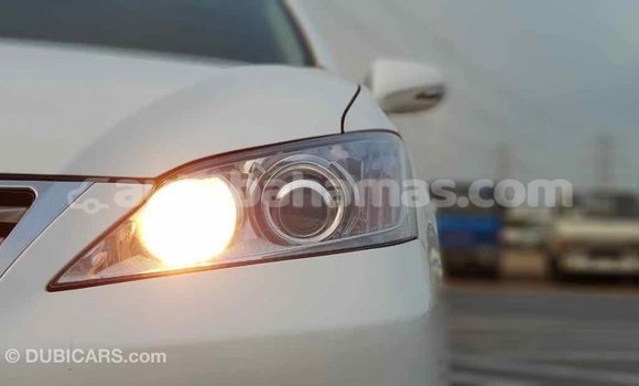 Buy Import Lexus ES White Car in Import - Dubai in Abaco
