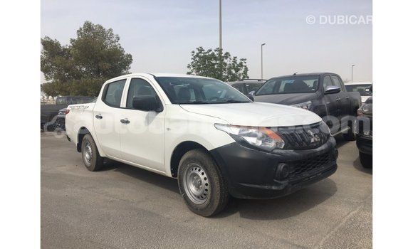 Buy Import Mitsubishi L200 White Car in Import - Dubai in Abaco