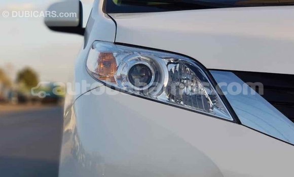 Buy Import Toyota Sienna White Car in Import - Dubai in Abaco Buy Import Toyota Sienna White Car in Import - Dubai in Abaco