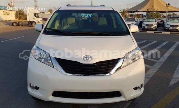 Buy Import Toyota Sienna White Car in Import - Dubai in Abaco Buy Import Toyota Sienna White Car in Import - Dubai in Abaco
