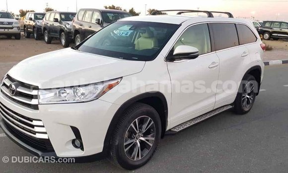 Buy Import Toyota Highlander White Car in Import - Dubai in Abaco Buy Import Toyota Highlander White Car in Import - Dubai in Abaco