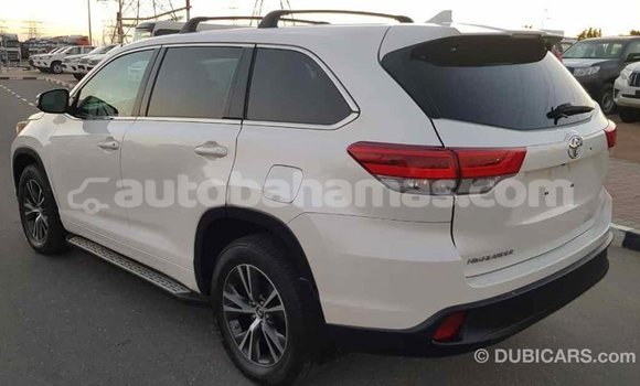 Buy Import Toyota Highlander White Car in Import - Dubai in Abaco Buy Import Toyota Highlander White Car in Import - Dubai in Abaco