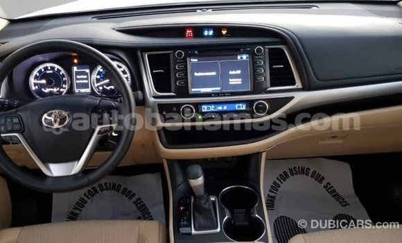 Buy Import Toyota Highlander White Car in Import - Dubai in Abaco Buy Import Toyota Highlander White Car in Import - Dubai in Abaco