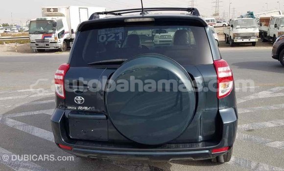 Buy Import Toyota HiAce Green Truck in Import - Dubai in Abaco Buy Import Toyota HiAce Green Truck in Import - Dubai in Abaco