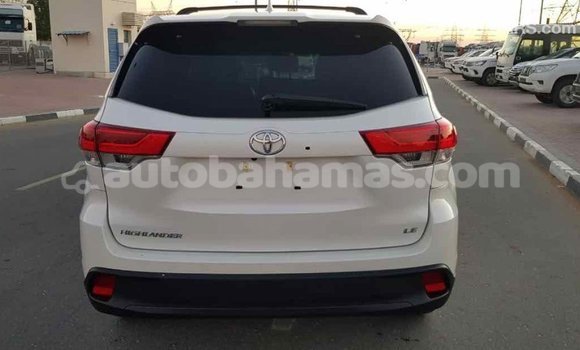 Buy Import Toyota Highlander White Car in Import - Dubai in Abaco Buy Import Toyota Highlander White Car in Import - Dubai in Abaco