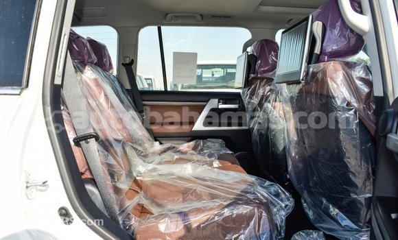 Buy Import Toyota Land Cruiser White Car in Import - Dubai in Abaco Buy Import Toyota Land Cruiser White Car in Import - Dubai in Abaco