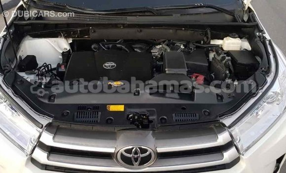 Buy Import Toyota Highlander White Car in Import - Dubai in Abaco Buy Import Toyota Highlander White Car in Import - Dubai in Abaco