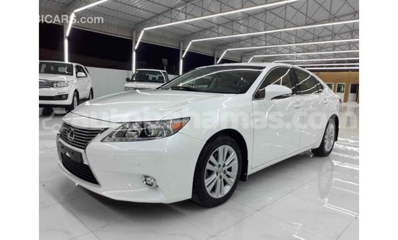 Buy Import Lexus ES White Car in Import - Dubai in Abaco