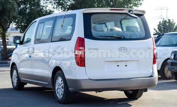 Buy Import Hyundai Accent White Car in Import - Dubai in Abaco Buy Import Hyundai Accent White Car in Import - Dubai in Abaco