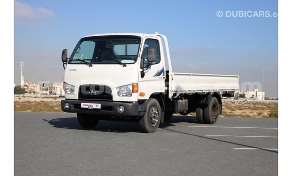 Buy Import Hyundai Accent White Car in Import - Dubai in Abaco