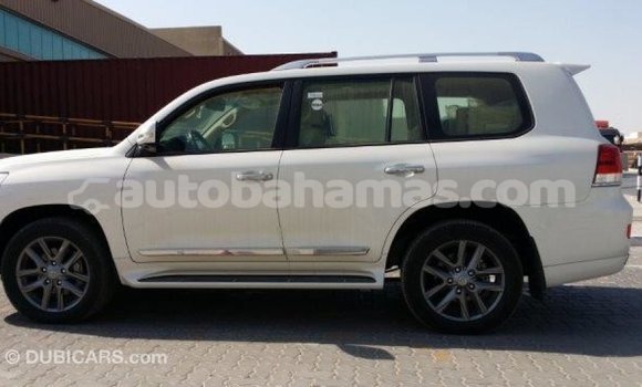 Buy Import Toyota Land Cruiser White Car in Import - Dubai in Abaco Buy Import Toyota Land Cruiser White Car in Import - Dubai in Abaco