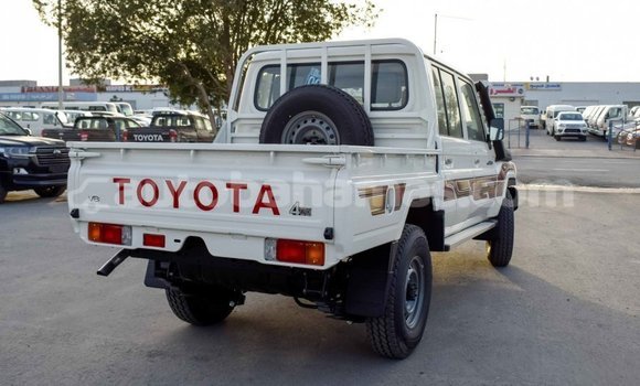 Buy Import Toyota Pickup White Car in Import - Dubai in Abaco Buy Import Toyota Pickup White Car in Import - Dubai in Abaco