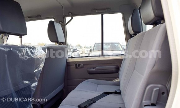 Buy Import Toyota Pickup White Car in Import - Dubai in Abaco Buy Import Toyota Pickup White Car in Import - Dubai in Abaco