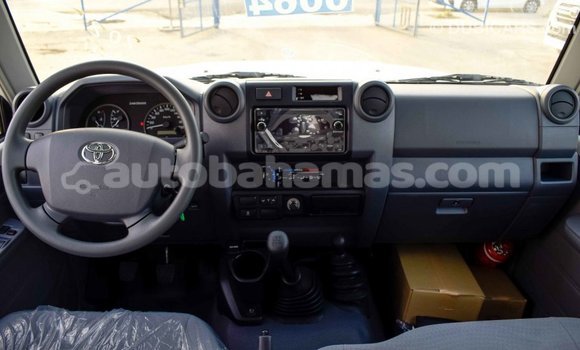 Buy Import Toyota Pickup White Car in Import - Dubai in Abaco Buy Import Toyota Pickup White Car in Import - Dubai in Abaco