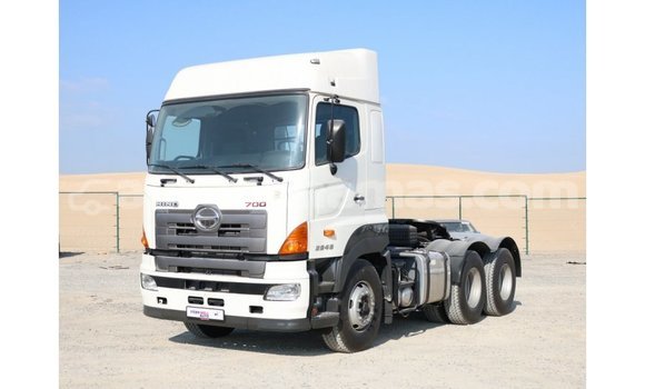 Buy Import Hino 300 Series White Truck in Import - Dubai in Abaco