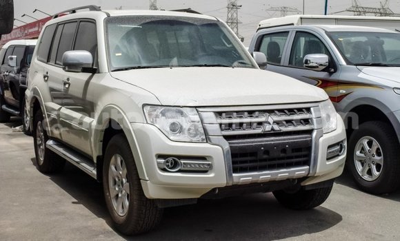 Buy Import Mitsubishi Pajero White Car in Import - Dubai in Abaco