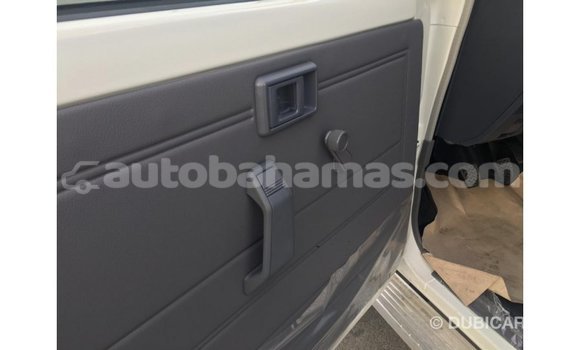 Buy Import Toyota Land Cruiser White Car in Import - Dubai in Abaco Buy Import Toyota Land Cruiser White Car in Import - Dubai in Abaco