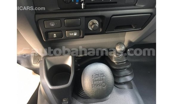 Buy Import Toyota Land Cruiser White Car in Import - Dubai in Abaco Buy Import Toyota Land Cruiser White Car in Import - Dubai in Abaco