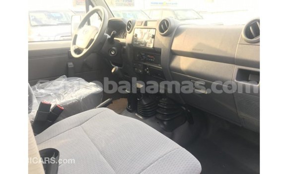 Buy Import Toyota Land Cruiser White Car in Import - Dubai in Abaco Buy Import Toyota Land Cruiser White Car in Import - Dubai in Abaco
