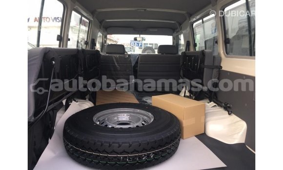 Buy Import Toyota Land Cruiser White Car in Import - Dubai in Abaco Buy Import Toyota Land Cruiser White Car in Import - Dubai in Abaco