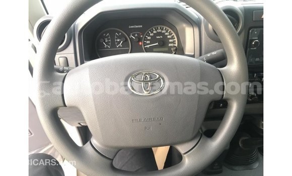 Buy Import Toyota Land Cruiser White Car in Import - Dubai in Abaco Buy Import Toyota Land Cruiser White Car in Import - Dubai in Abaco