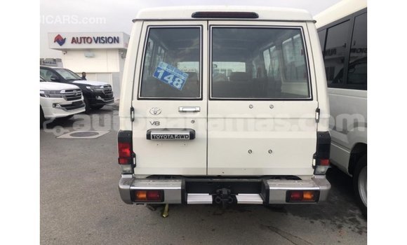 Buy Import Toyota Land Cruiser White Car in Import - Dubai in Abaco Buy Import Toyota Land Cruiser White Car in Import - Dubai in Abaco
