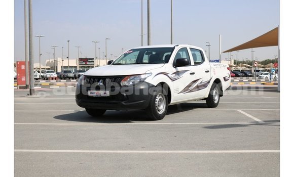 Buy Import Mitsubishi L200 White Car in Import - Dubai in Abaco