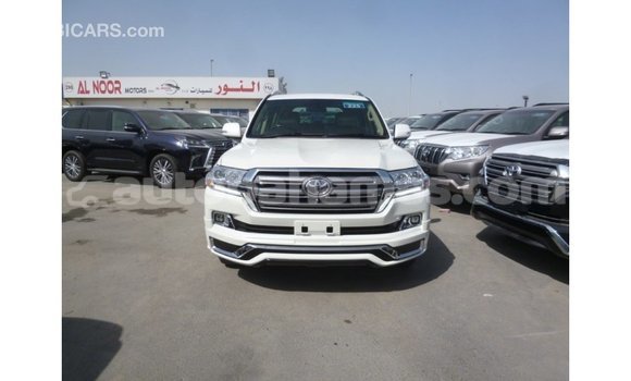 Buy Import Toyota Land Cruiser White Car in Import - Dubai in Abaco Buy Import Toyota Land Cruiser White Car in Import - Dubai in Abaco
