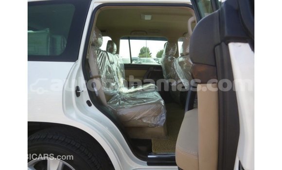 Buy Import Toyota Land Cruiser White Car in Import - Dubai in Abaco Buy Import Toyota Land Cruiser White Car in Import - Dubai in Abaco