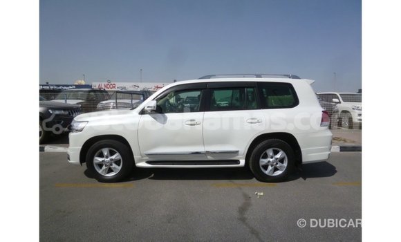 Buy Import Toyota Land Cruiser White Car in Import - Dubai in Abaco Buy Import Toyota Land Cruiser White Car in Import - Dubai in Abaco