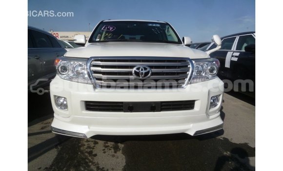 Buy Import Toyota Land Cruiser White Car in Import - Dubai in Abaco Buy Import Toyota Land Cruiser White Car in Import - Dubai in Abaco