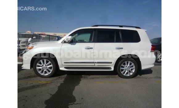 Buy Import Toyota Land Cruiser White Car in Import - Dubai in Abaco Buy Import Toyota Land Cruiser White Car in Import - Dubai in Abaco