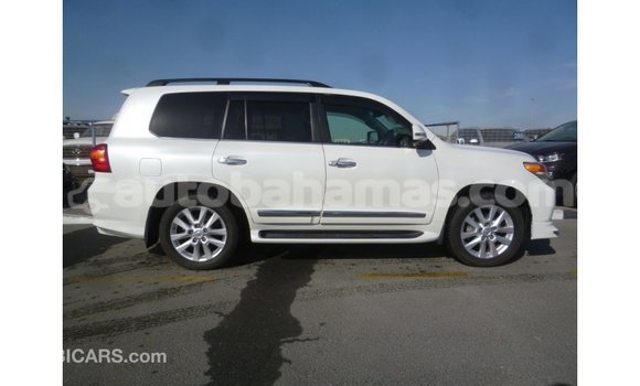 Buy Import Toyota Land Cruiser White Car in Import - Dubai in Abaco Buy Import Toyota Land Cruiser White Car in Import - Dubai in Abaco