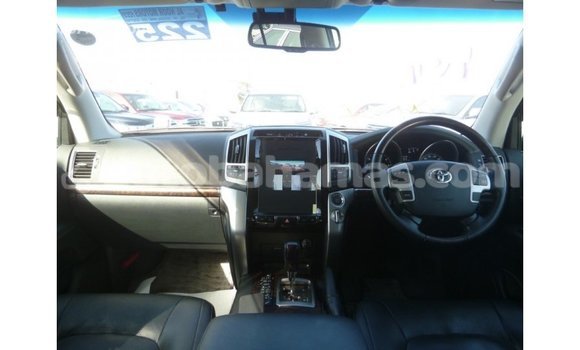 Buy Import Toyota Land Cruiser White Car in Import - Dubai in Abaco Buy Import Toyota Land Cruiser White Car in Import - Dubai in Abaco