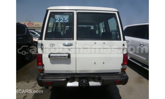 Buy Import Toyota Land Cruiser White Car in Import - Dubai in Abaco Buy Import Toyota Land Cruiser White Car in Import - Dubai in Abaco
