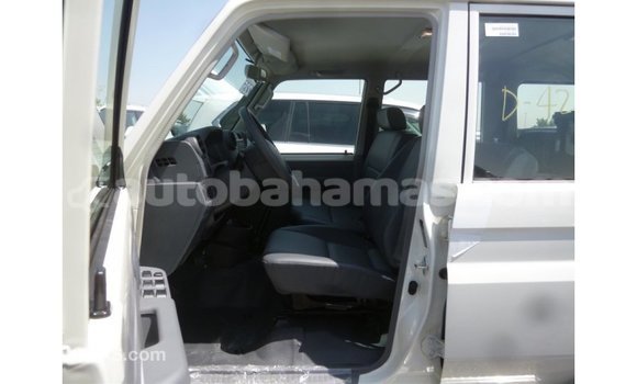 Buy Import Toyota Land Cruiser White Car in Import - Dubai in Abaco Buy Import Toyota Land Cruiser White Car in Import - Dubai in Abaco