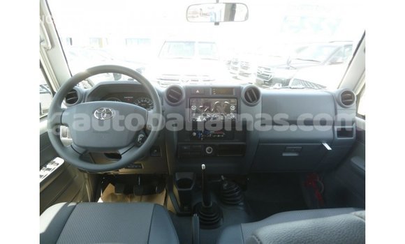 Buy Import Toyota Land Cruiser White Car in Import - Dubai in Abaco Buy Import Toyota Land Cruiser White Car in Import - Dubai in Abaco