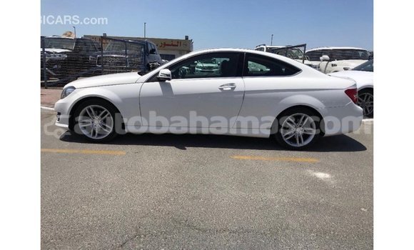 Buy Import Mercedes-Benz 190 (W201) White Car in Import - Dubai in Abaco Buy Import Mercedes-Benz 190 (W201) White Car in Import - Dubai in Abaco