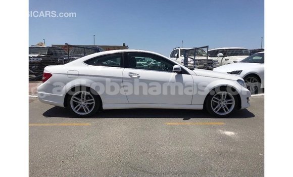 Buy Import Mercedes-Benz 190 (W201) White Car in Import - Dubai in Abaco Buy Import Mercedes-Benz 190 (W201) White Car in Import - Dubai in Abaco