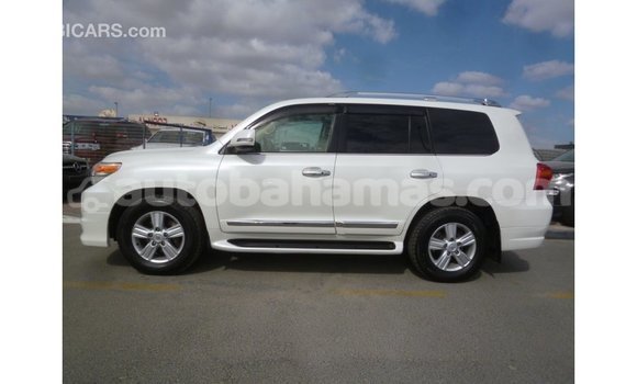 Buy Import Toyota Land Cruiser White Car in Import - Dubai in Abaco Buy Import Toyota Land Cruiser White Car in Import - Dubai in Abaco