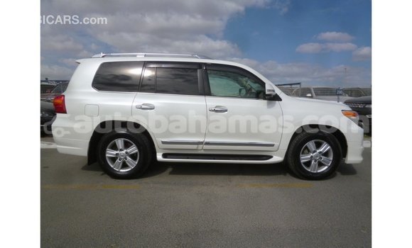 Buy Import Toyota Land Cruiser White Car in Import - Dubai in Abaco Buy Import Toyota Land Cruiser White Car in Import - Dubai in Abaco