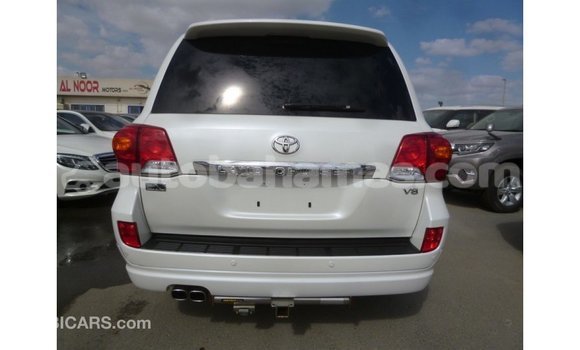 Buy Import Toyota Land Cruiser White Car in Import - Dubai in Abaco Buy Import Toyota Land Cruiser White Car in Import - Dubai in Abaco