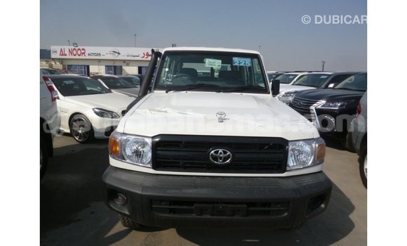 Buy Import Toyota Land Cruiser White Car in Import - Dubai in Abaco Buy Import Toyota Land Cruiser White Car in Import - Dubai in Abaco