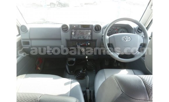 Buy Import Toyota Land Cruiser White Car in Import - Dubai in Abaco Buy Import Toyota Land Cruiser White Car in Import - Dubai in Abaco